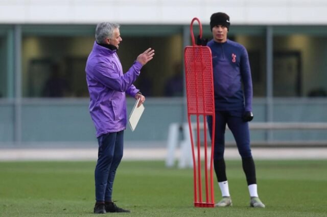 jose-mourinho-tottenham-training-dele-Alli jose mourinho tottenham training dele Alli